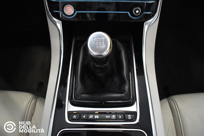 JAGUAR XE 2.0 D Turbo 180CV Prestige